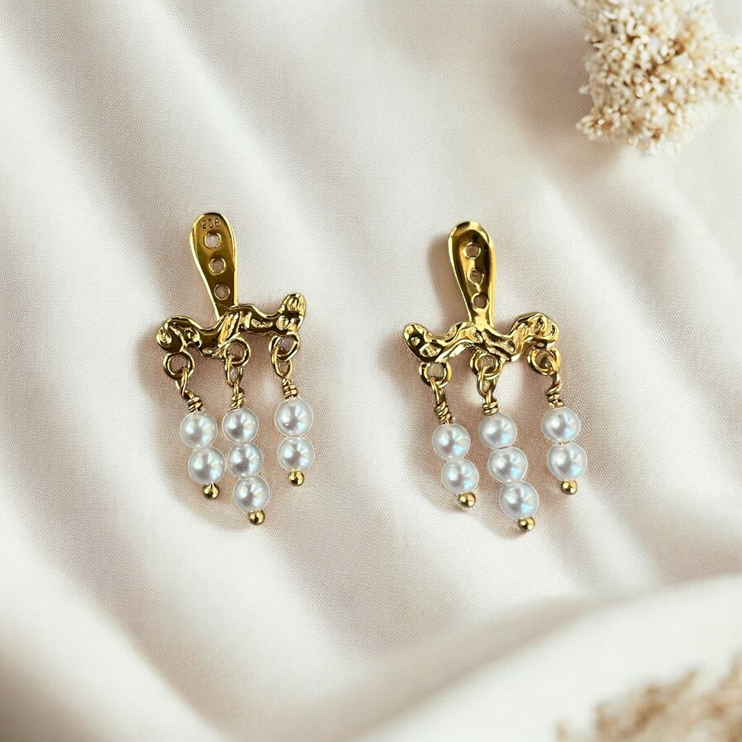 Clara behind ear, forgyldt