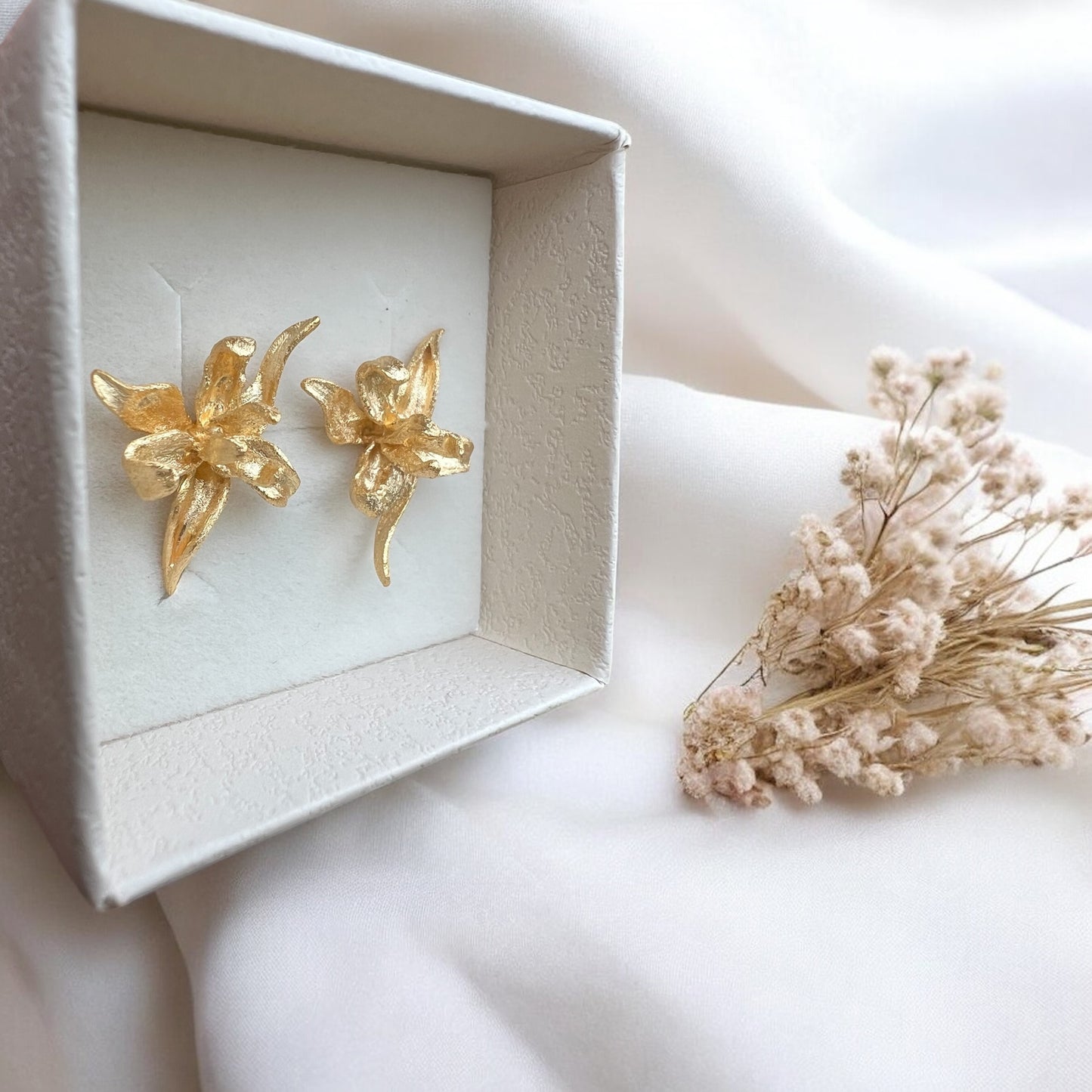 Iris ørestikker, forgyldt