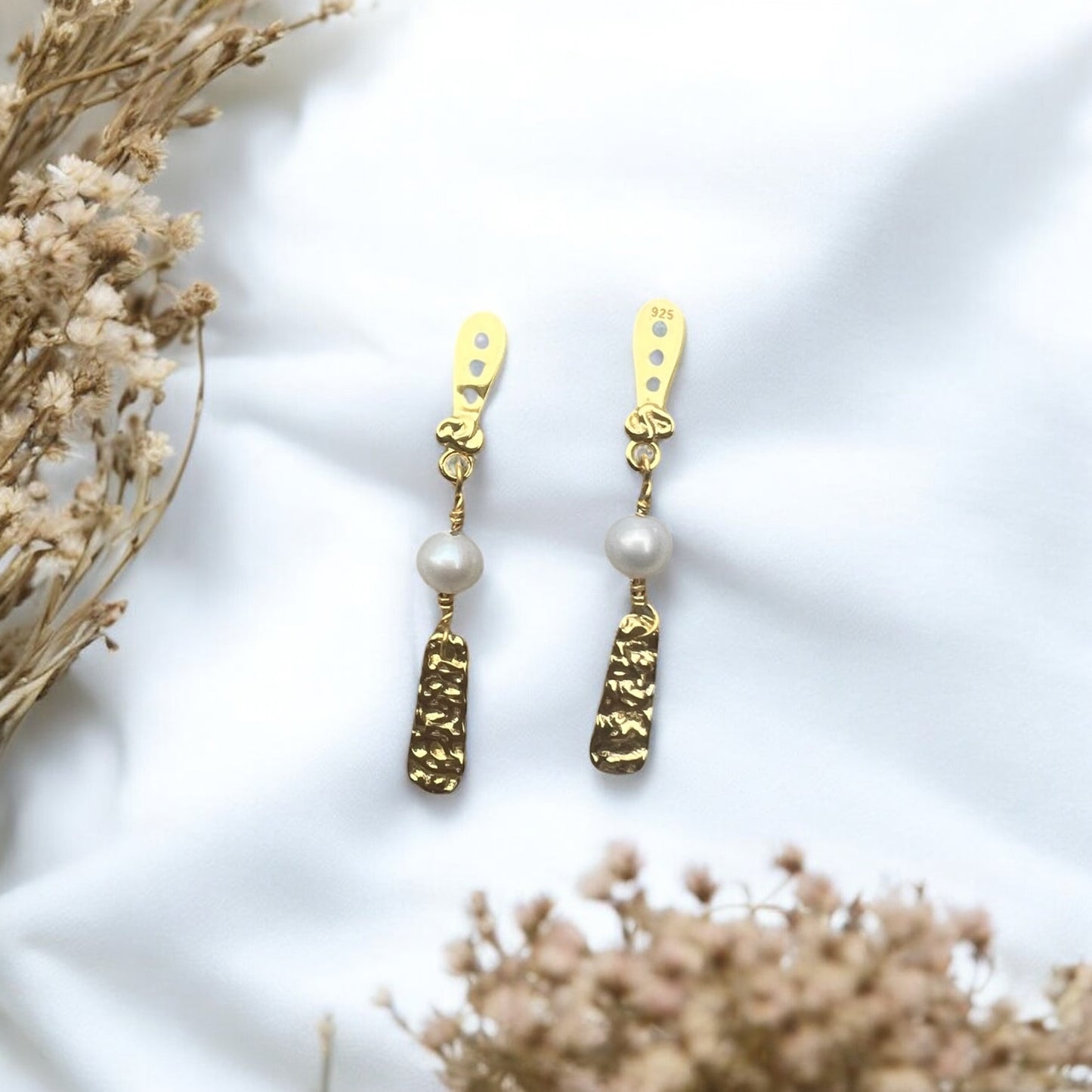 Signe behind ear, forgyldt